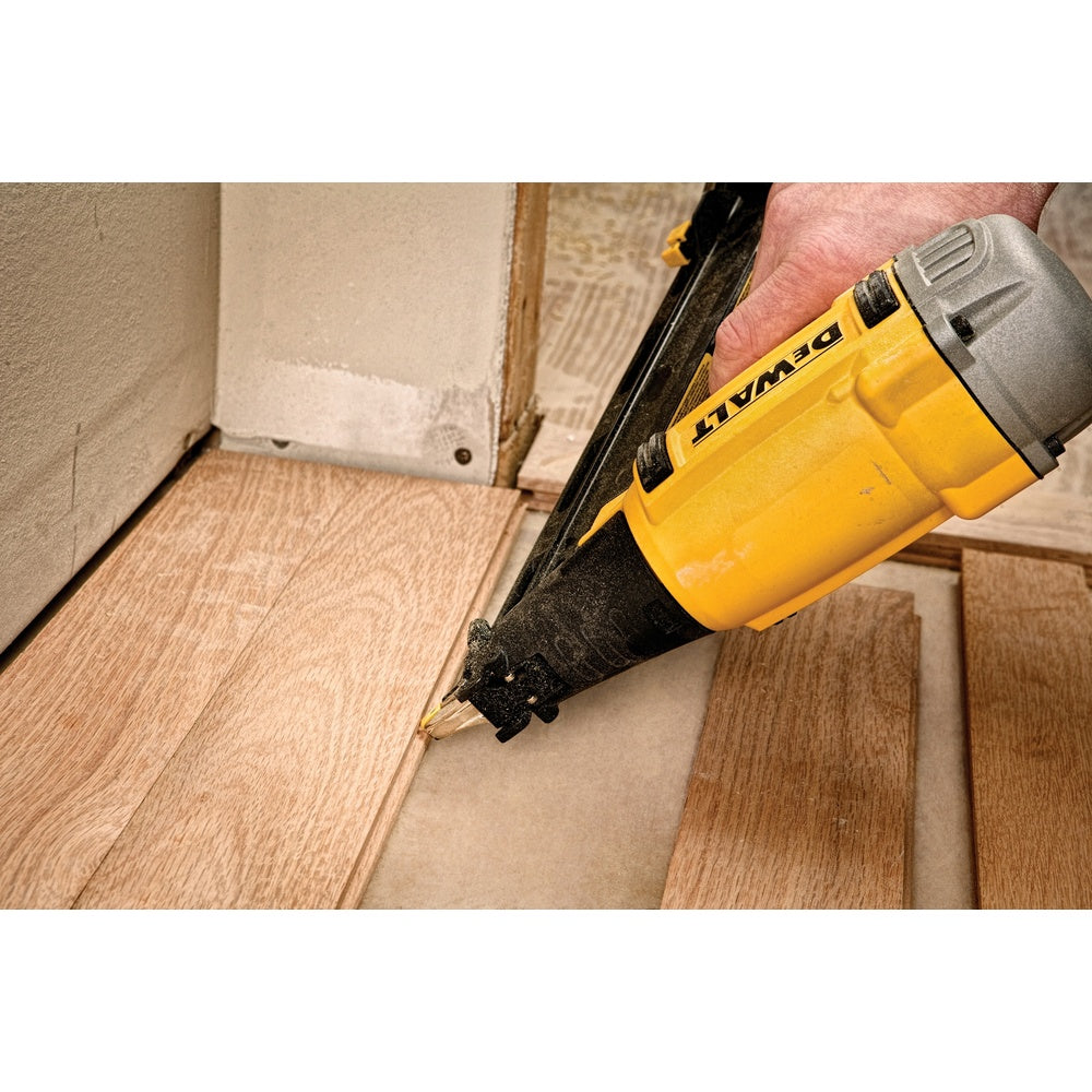DEWALT Stauchkopfnagler Druckluft DNBDA, 64mm DPN1564APP-XJ