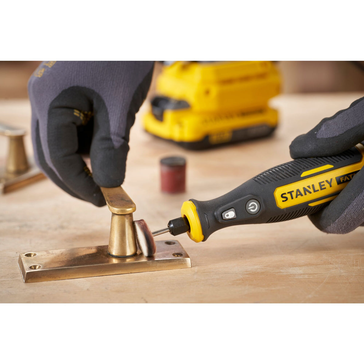 Stanley Akku-Rotationswerkzeug 18V V20, o.Akku SFMCE030B-XJ