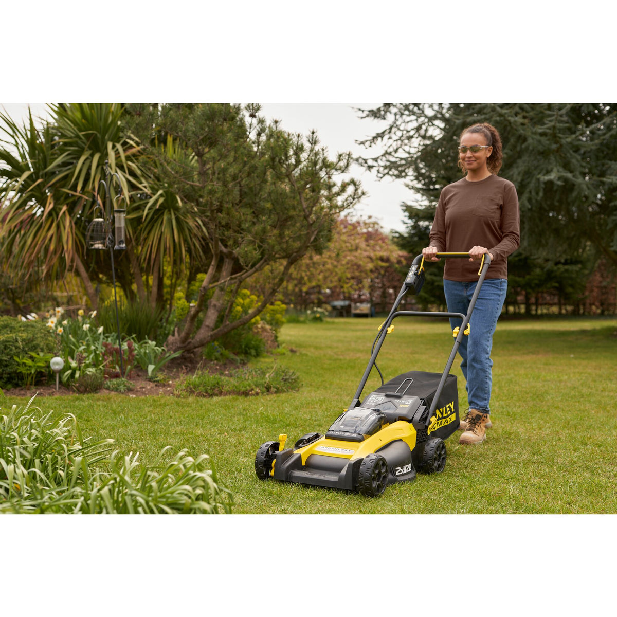 Stanley Akku-Rasenmaeher, 18V, 2x4,0Ah, BL SFMCMW2651M-QW