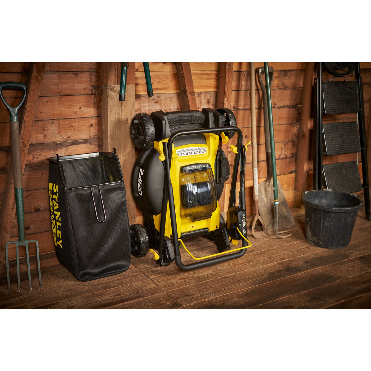Stanley Akku-Rasenmaeher, 18V, 2x4,0Ah, BL SFMCMW2651M-QW