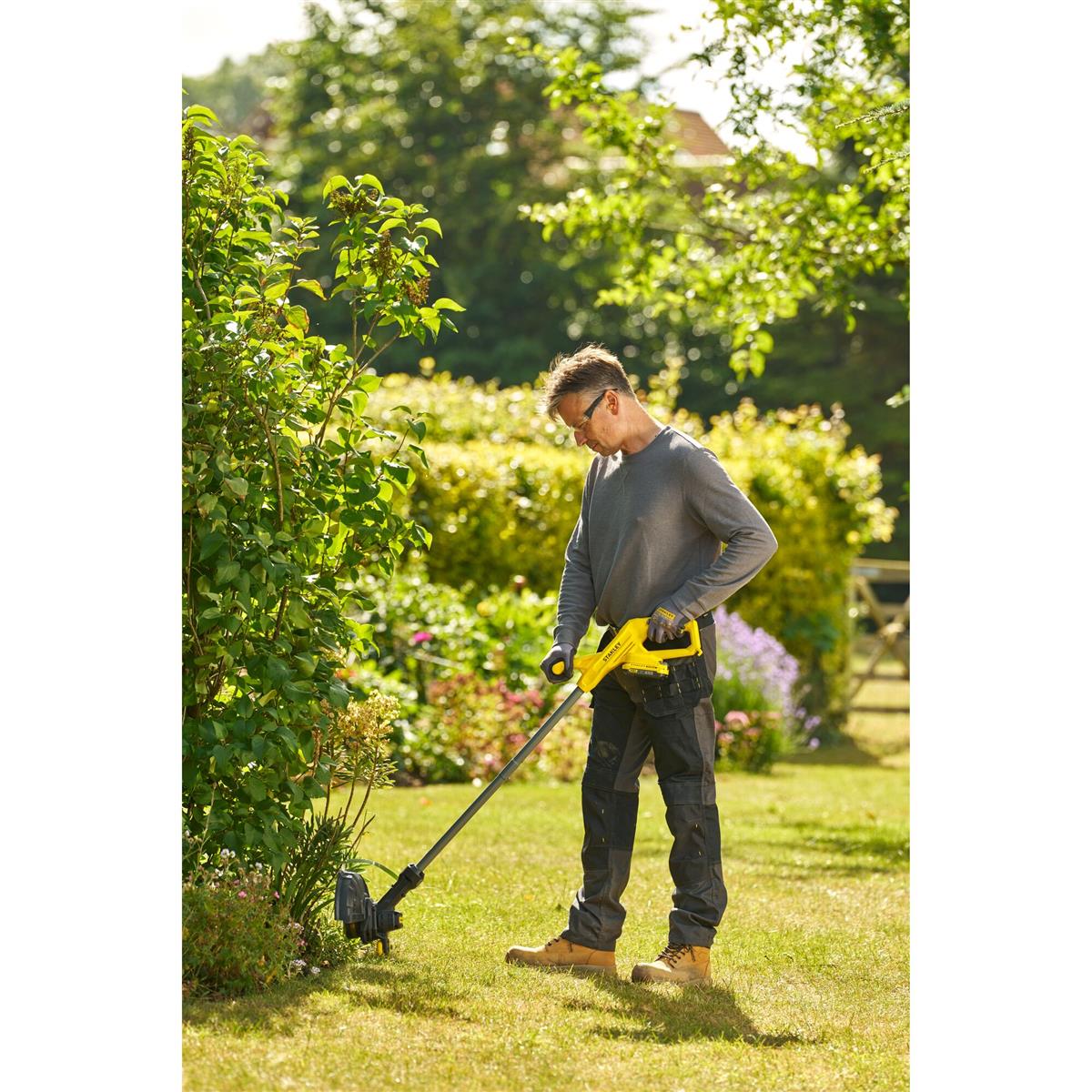 Stanley Akku-Rasentrimmer 18V V20, 25 cm, 1x 2Ah SFMCST925M1-QW
