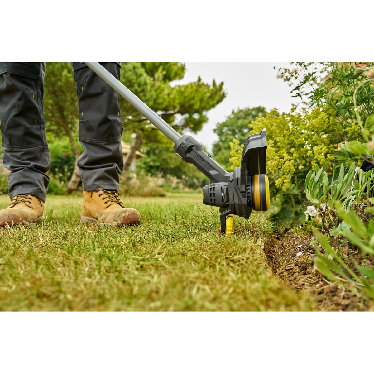Stanley Akku-Rasentrimmer 18V V20, 25 cm, 1x 2Ah SFMCST925M1-QW