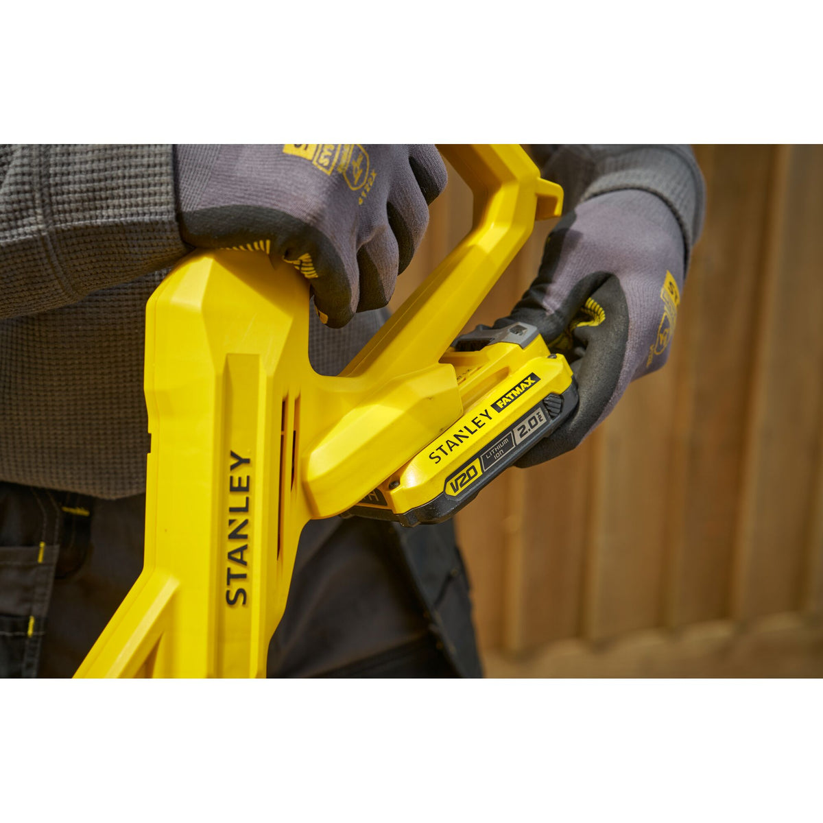 Stanley Akku-Rasentrimmer 18V V20, 25 cm, 1x 2Ah SFMCST925M1-QW