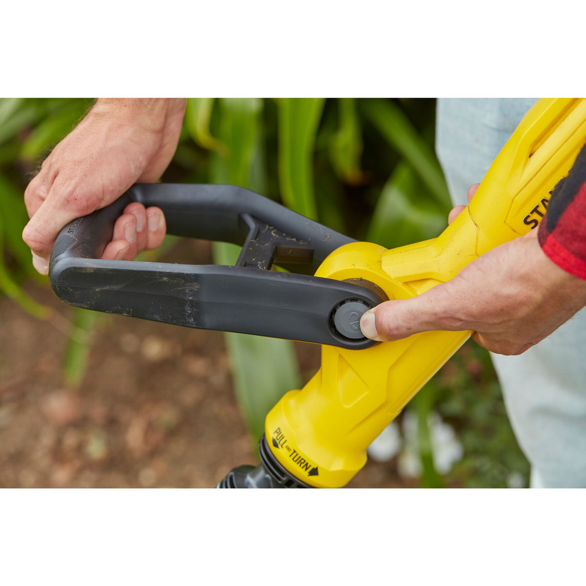 Stanley Akku-Rasentrimmer 33cm, 18V, 1x4,0Ah SFMCST933M1-QW