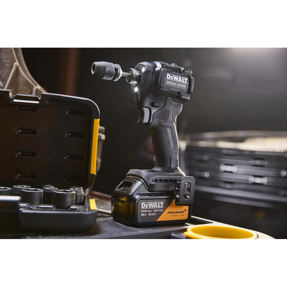 DEWALT Akku-Schlagschrauber 1/4" 18V / 5 Ah DCF86MP2T-QW