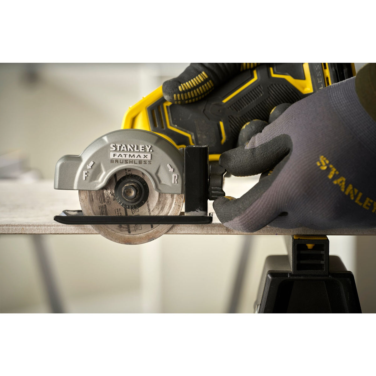 Stanley Akku-Multischneider 18V V20, 2x2Ah SFMCM300D2-QW