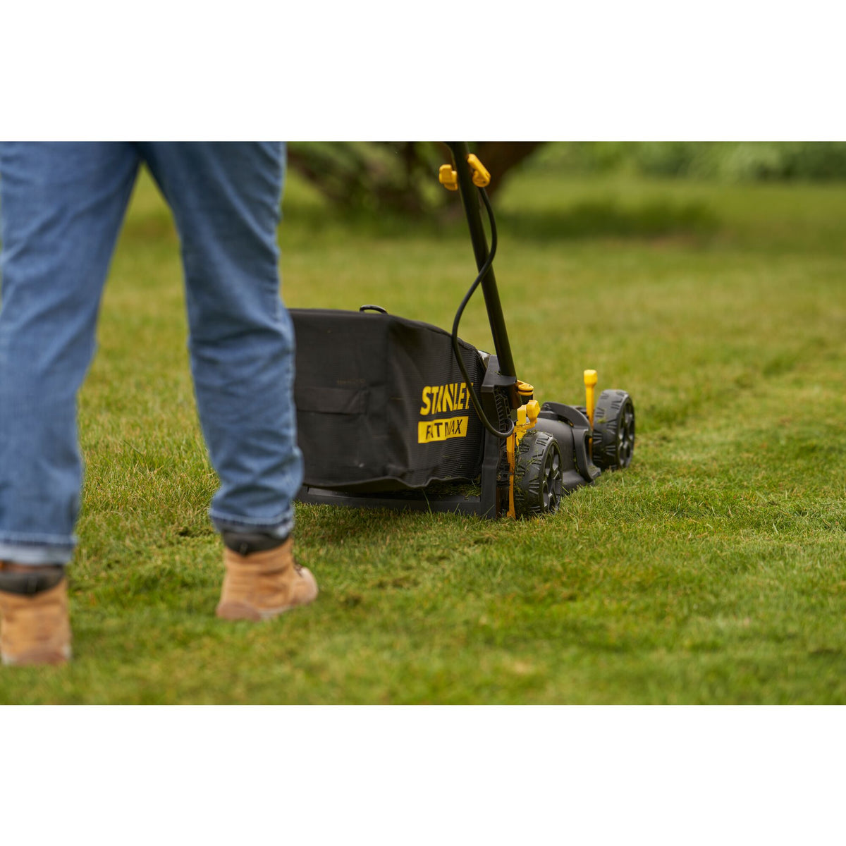 Stanley Akku-Rasenmaeher, 18V, 2x4,0Ah, BL SFMCMW2651M-QW