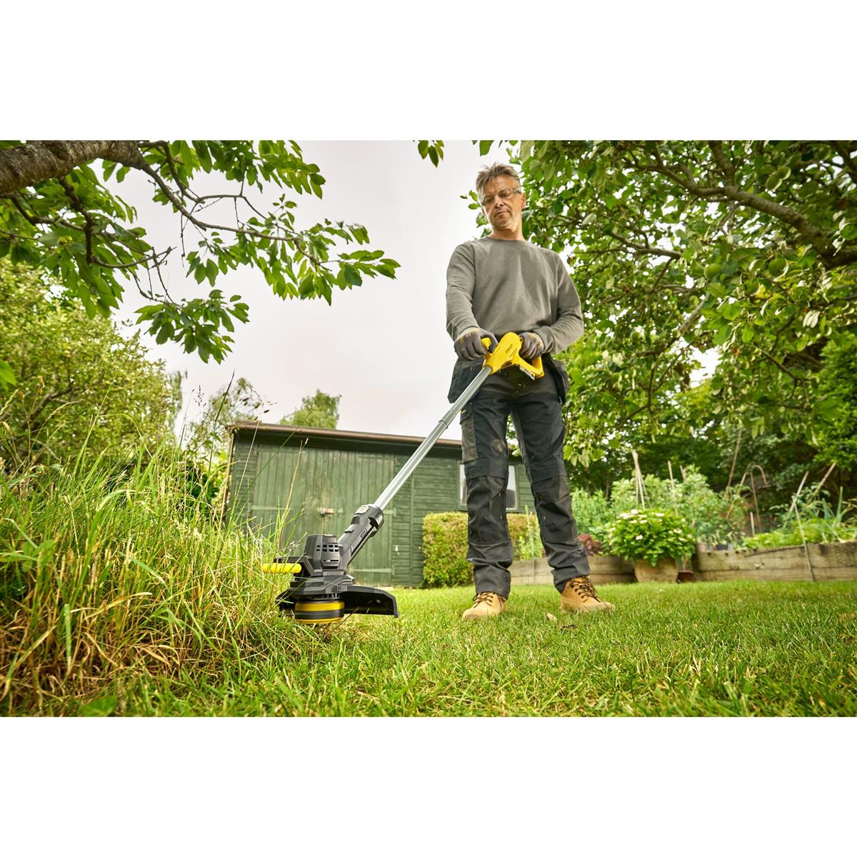Stanley Akku-Rasentrimmer 18V V20, 25 cm, 1x 2Ah SFMCST925M1-QW