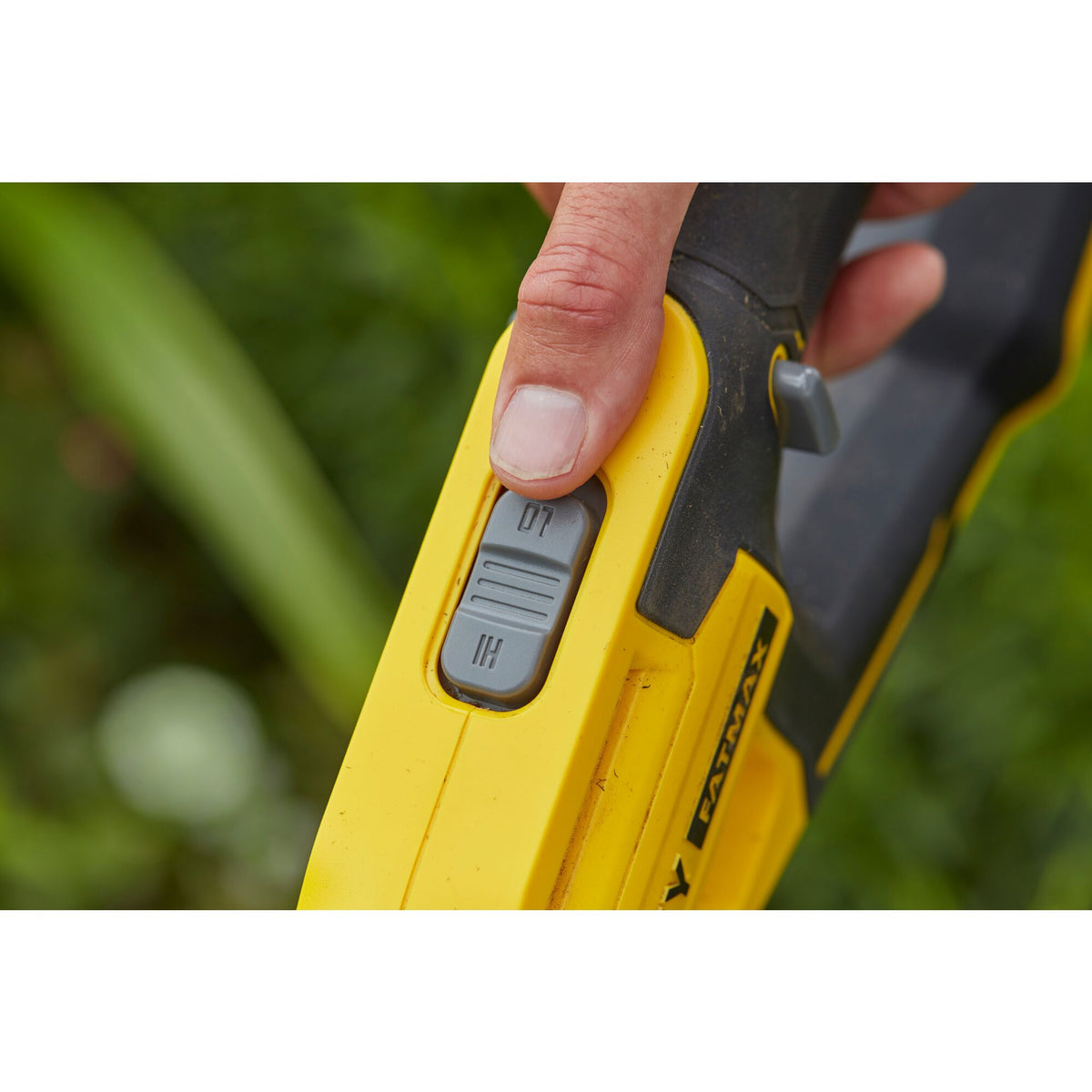 Stanley Akku-Rasentrimmer 33cm, 18V, 1x4,0Ah SFMCST933M1-QW