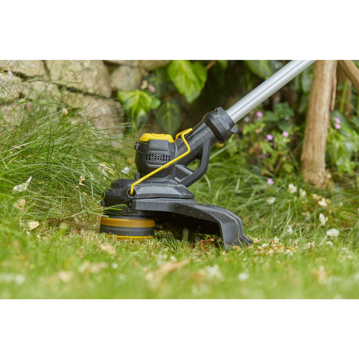 Stanley Akku-Rasentrimmer 33cm, 18V, 1x4,0Ah SFMCST933M1-QW