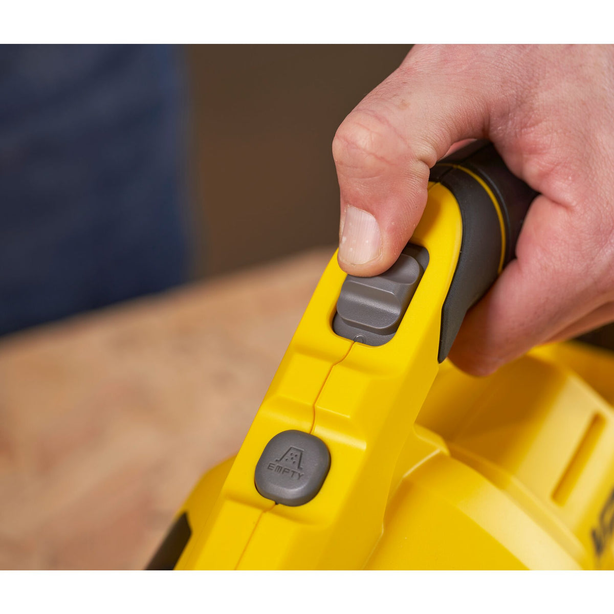 Stanley Akku-Handstaubsauger 18V V20, o. Akku SFMCVH001B-XJ