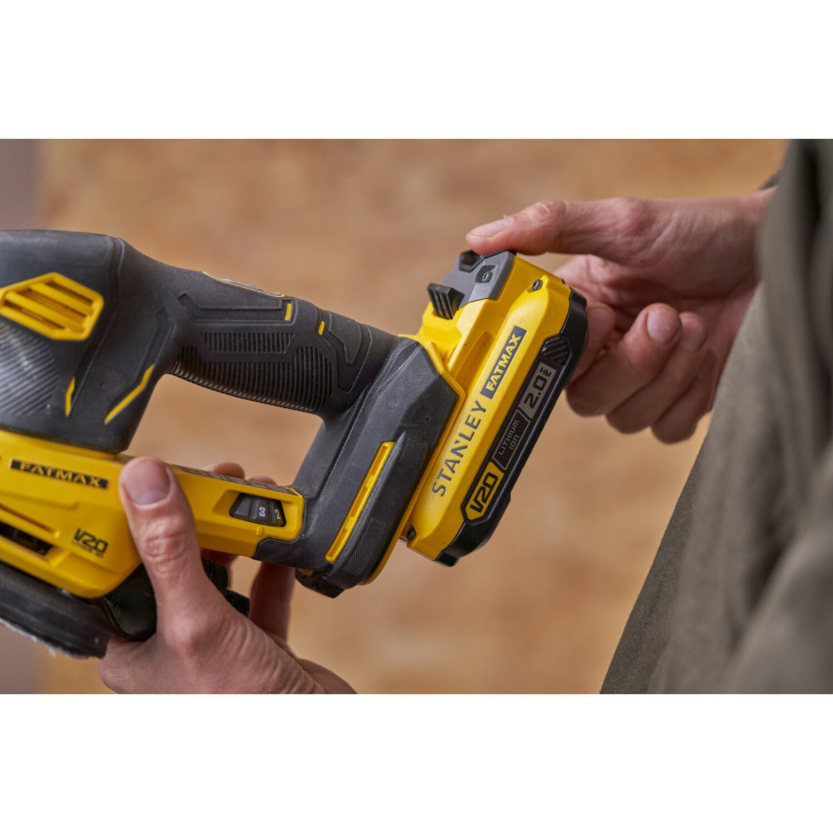 Stanley Akku-Deltaschleif. 18V V20, 2x2,0Ah,WT SFMCW221D1S-QW