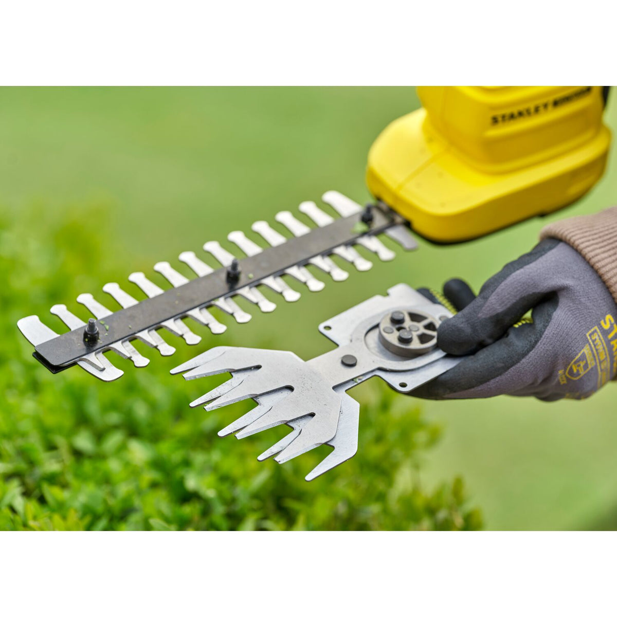 Stanley Akku-Strauchchere 18V V20, 1x2,0Ah STCSS20D1-QW