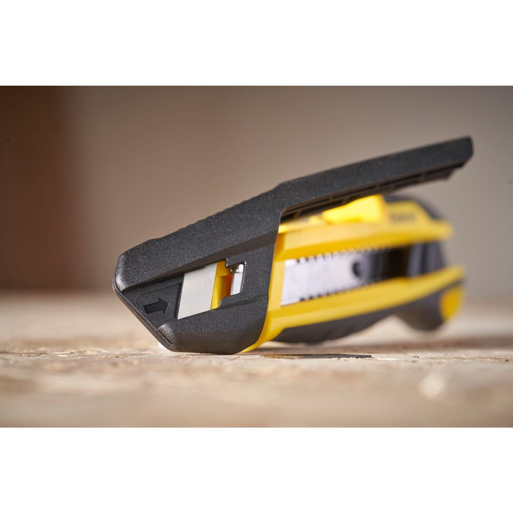 STANLEY Cutter 18mm mit Schieber STHT10501-0